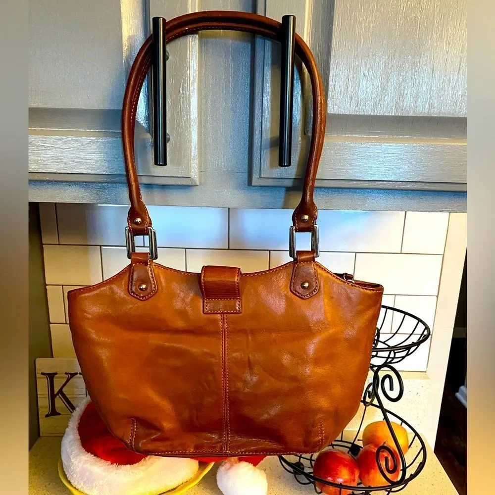 Women’s Tignanello shoulder bag/purse